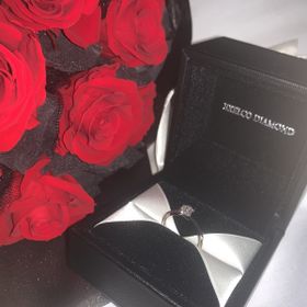 【エクセルコダイヤモンド(EXELCO DIAMOND)の口コミ】 エクセルコさんの中でも細めのデザインを選びました。ストレートデザイン…