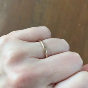 【アイプリモ(I-PRIMO)の口コミ】 シンプルで飽きのこない指輪を探していました。
大手ブランドの指輪もいろ…