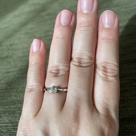 【ORECCHIO(オレッキオ)の口コミ】 Instagramでたまたま見てから、エメラルドカットの婚約指輪に惹かれていま…