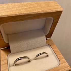 【uchimari(ウチマリ)の口コミ】 ツートンカラーで刻印から石の種類まで自分達で納得のいくところまで進め…