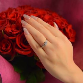 【ブルガリ(BVLGARI)の口コミ】 年を重ねてもお洒落に着けられるよう、婚約指輪ぽくない、デザインにこだ…