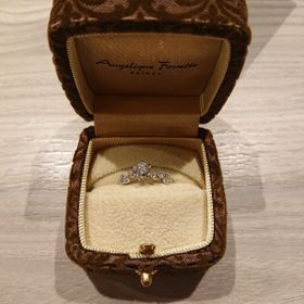 【アンジェリックフォセッテ(Angelique Fossette)の口コミ】 指輪のデザインにはこだわりはなかったが元々癖のあるデザインに惹かれる…
