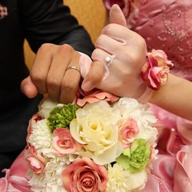 【カオキ　ダイヤモンド専門卸直営店の口コミ】 デザインとダイヤの質で決めました。一見メレダイヤが付いた普通のエンゲ…