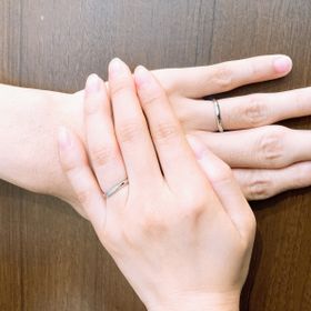 【銀座ダイヤモンドシライシの口コミ】 2人とも水掻きが深いとのことで、ウェーブの形をおすすめしてもらった。女…