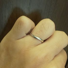 【銀座ダイヤモンドシライシの口コミ】 価格がお手頃で、自分の好みのシンプルなデザインがあったので決めました…