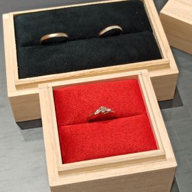 【出雲結(いずもゆい)の口コミ】 SNSで流れてきた出雲結の指輪のデザインが一目惚れで予約してきました。写…