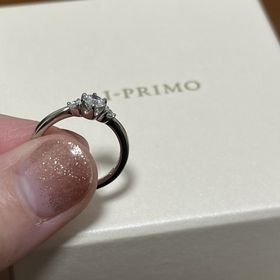 【アイプリモ(I-PRIMO)の口コミ】 普段指輪をしないので、試着をした時にこんなにも指が綺麗に見えるのかと…