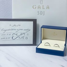 【GALA JEWELRY(ガラジュエリー)の口コミ】 私たち二人のイメージからその場で描き起こしてくれた刻印のデザインがと…