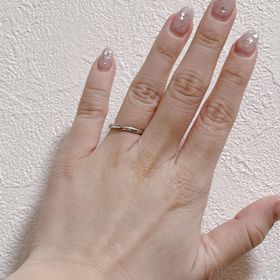 【AFFLUX(アフラックス)の口コミ】 婚約指輪が豪華だったので、結婚指輪はシンプルにしました。普段使いしや…