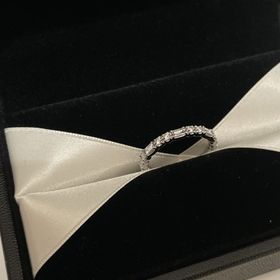 【エクセルコダイヤモンド(EXELCO DIAMOND)の口コミ】 ハーフエタニティを探していて、デザイン性もあるものにしました。他にも…