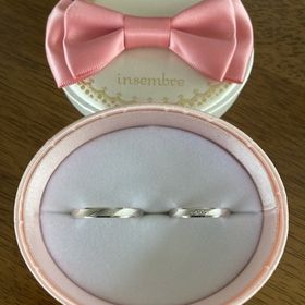 【insembre(インセンブレ)】の口コミ シンプルで艶消しタイプの指輪ですが、とても上品な輝きがあるので、大きい...