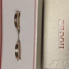 【nocur(ノクル)の口コミ】 自分達の手に似合うかどうかが決め手でした。はじめに気に入った指輪を色…