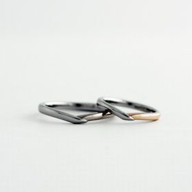 【atelier CraM(アトリエ クラム)の口コミ】 2種類の色が入るデザインが素敵だなと思い、選びました。
色も、自分たち…