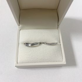 【et.lu(エトル)の口コミ】 デザインもブランドも決まっていませんでしたが、実際にたくさんの指輪を…