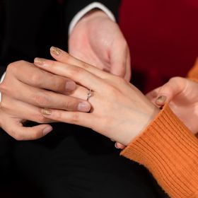 【アイプリモ(I-PRIMO)の口コミ】 真ん中に大きなダイヤ、両サイドに小さなダイヤが配置されたメレデザイン…