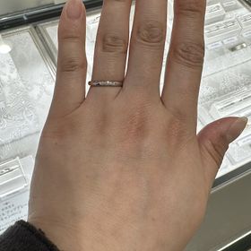 【ヴァンドーム青山(VENDOME AOYAMA)の口コミ】 ストレートラインにダイヤが3〜5石ついているものを探していました。他店…