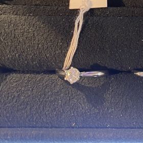 【ヴァンドーム青山(VENDOME AOYAMA)の口コミ】 ダイヤのカラット数が0.25ですが、リングがダイヤに向かって細くなってい…