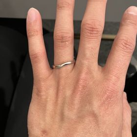 【アイプリモ(I-PRIMO)の口コミ】 シンプルなデザインながらも形が曲線的であったり、色が指輪の場所によっ…