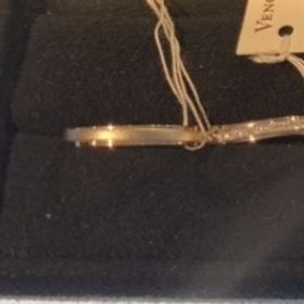 【ヴァンドーム青山(VENDOME AOYAMA)の口コミ】 このデザインはウェーブによって指が細長くみえて綺麗でした。
ペアで男性…