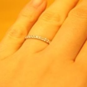 【Ponte Vecchio(ポンテヴェキオ)の口コミ】 ダイアがついた指輪を探していたので、ハーフエタニティのデザインに魅か…