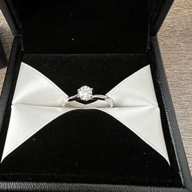 【エクセルコダイヤモンド(EXELCO DIAMOND)の口コミ】 デザインはシンプルでさりげなく着けてる感じがあるやつにしました。
予算…