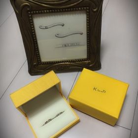 【ケイウノ ブライダル(K.UNO BRIDAL)の口コミ】 どのブランドよりも細い波型のデザインの上品さと繊細さに一目ぼれ。
その…