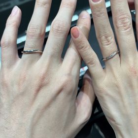 【ラザール ダイヤモンド(LAZARE DIAMOND)の口コミ】 ダイヤモンドの輝きがとても綺麗でした。ウェーブの形も気に入っており、…