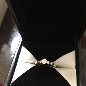 【エクセルコダイヤモンド(EXELCO DIAMOND)の口コミ】 長年つけていられるデザインを。
婚約指輪をタンスにしまうのではなくて、…