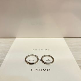 【アイプリモ(I-PRIMO)の口コミ】 指が細長く見えるようなデザインにしました。
女性の方はダイヤが入ってる…