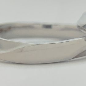 【アトリエフィロンドールの口コミ】 もともとシンプルなデザインを探していたのですが、それでも何か一つ、特…