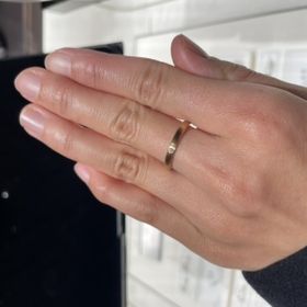 【俄(にわか)の口コミ】 彼と同じシリーズである事、そして、婚約指輪と相性が良さそうなのがイメ…