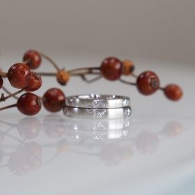 【鶴(mikoto)の口コミ】 　毎日つけるものなので、シンプルながらもさりげない個性も出るデザイン…