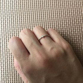 【ete(エテ)の口コミ】 普段でも使えるような細身のリングで、あまり大袈裟なものではないのが良…