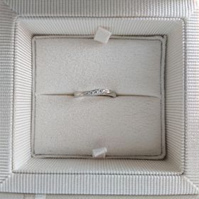 【AMOUR AMULET(アムール・アミュレット)の口コミ】 上品な輝きがありますが派手すぎないので、職場・休日のお出かけ等どんな…