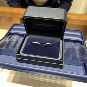 【銀座ダイヤモンドシライシの口コミ】 最初は同じシリーズのペアリングにしようと思っていましたが、男女それぞ…