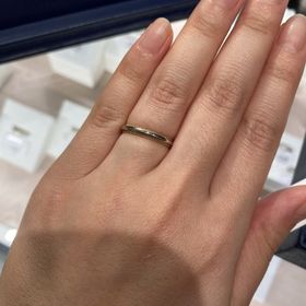 【MIKIMOTO(ミキモト)の口コミ】 ミルグレインの結婚指輪が欲しいと思っており探していました。ツートーン…