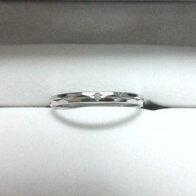 【Timeless ones Lovers(タイムレスワンズラバーズ)の口コミ】 店舗にて見せてもらい即決しました。「細身である」「着けていて気になら…