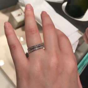 【エクセルコダイヤモンド(EXELCO DIAMOND)の口コミ】 光が当たった際の指輪自体の輝きがあると感じた。デザイン性も多くありい…