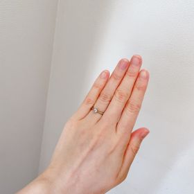 【4℃ BRIDAL(ヨンドシーブライダル)の口コミ】 頂いたので決め手は分からないのですが、シンプルでとても可愛く、輝きが…