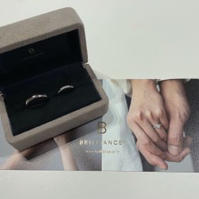 【BRILLIANCE+(ブリリアンスプラス)の口コミ】 シンプルかつ5つの石でキラキラしていてとても良かったです。指輪の着け心…