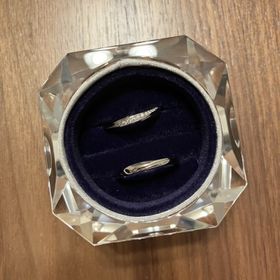 【4℃ BRIDAL(ヨンドシーブライダル)の口コミ】 シンプルな指輪ですが限定デザインですと言われ試着すると、とても綺麗で…