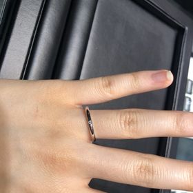 【ラザール ダイヤモンド(LAZARE DIAMOND)の口コミ】 ダイヤの品質が高く、サイズは小さいですが輝きがとても綺麗です。外側は…