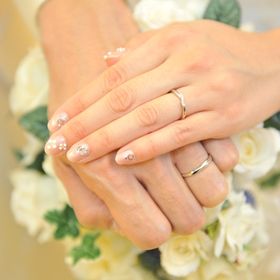 【CAFERING(カフェリング)の口コミ】 華奢なラインのリングを探していたのと、ブルジョン(愛と呼ばれる花)とい…