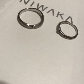 【俄(にわか)の口コミ】 妻が一目惚れしたのが、この指輪でした。
シンプルなデザインながらも、他…
