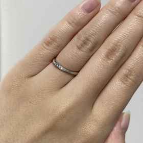 【銀座ダイヤモンドシライシの口コミ】 メレが入ってることが条件で、そのなかでもメレの石の大きさが自分のイメ…