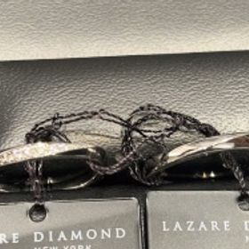 【ラザール ダイヤモンド(LAZARE DIAMOND)の口コミ】 ダイヤがとても美しい指輪でした。光が当たらないところでみても、ダイヤ…