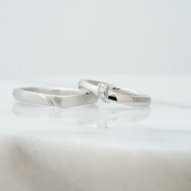 【THREE TREES(スリーツリーズ)の口コミ】 自分の指に合いそうで、婚約指輪と合うようなデザインを探していました。…