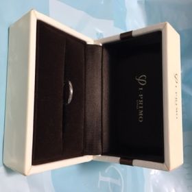 【アイプリモ(I-PRIMO)の口コミ】 男性の方はシンプルなシルバーリングで、女性の方は片面のみ小さいダイヤ…