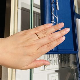 【銀座ダイヤモンドシライシの口コミ】 デザインを優先して選びました。
ブランド店３店舗周り、じっくりと考えま…