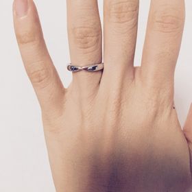 【ティファニー(Tiffany & Co.)の口コミ】 指が短く太いので、プラチナ部分がゴッツイデザインや、一般的なシンプル…